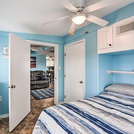 Surfside Beach Gem With Deck - 1 Block To Shore! Freeport Extérieur photo
