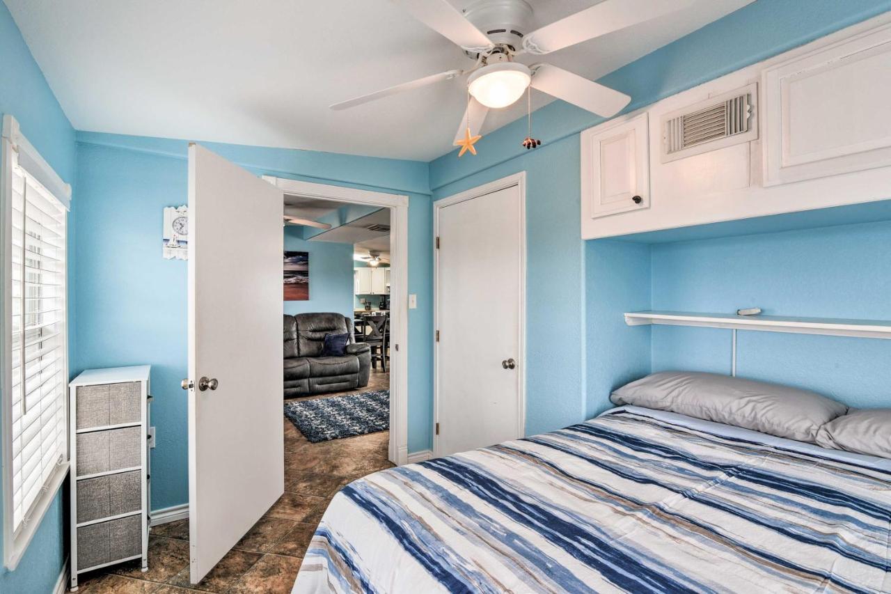 Surfside Beach Gem With Deck - 1 Block To Shore! Freeport Extérieur photo