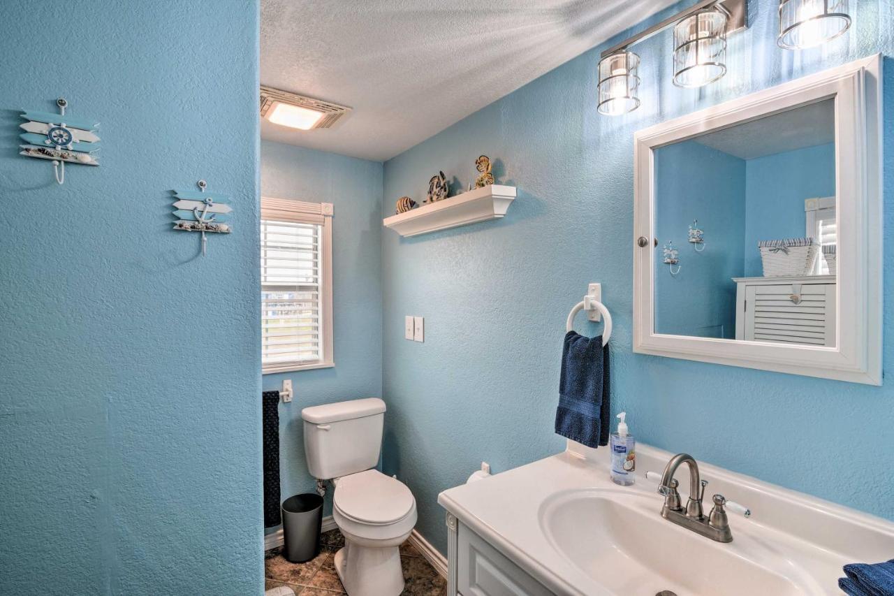Surfside Beach Gem With Deck - 1 Block To Shore! Freeport Extérieur photo