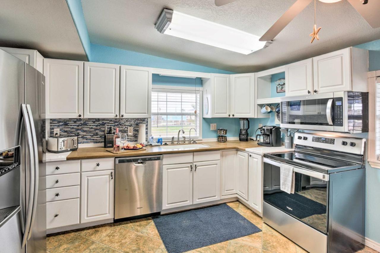 Surfside Beach Gem With Deck - 1 Block To Shore! Freeport Extérieur photo