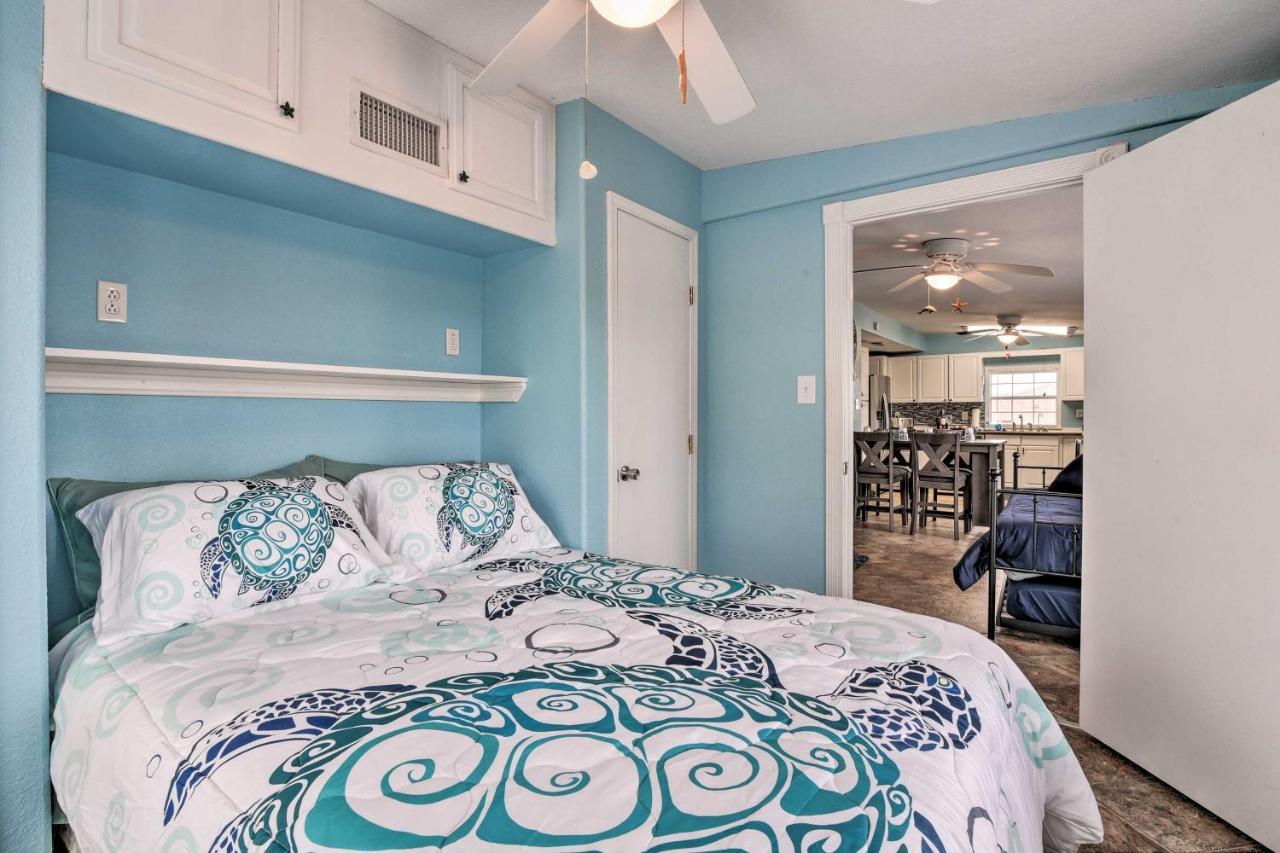 Surfside Beach Gem With Deck - 1 Block To Shore! Freeport Extérieur photo